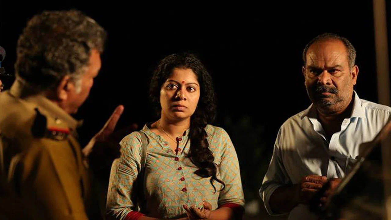 ആഭാസം - 剧照