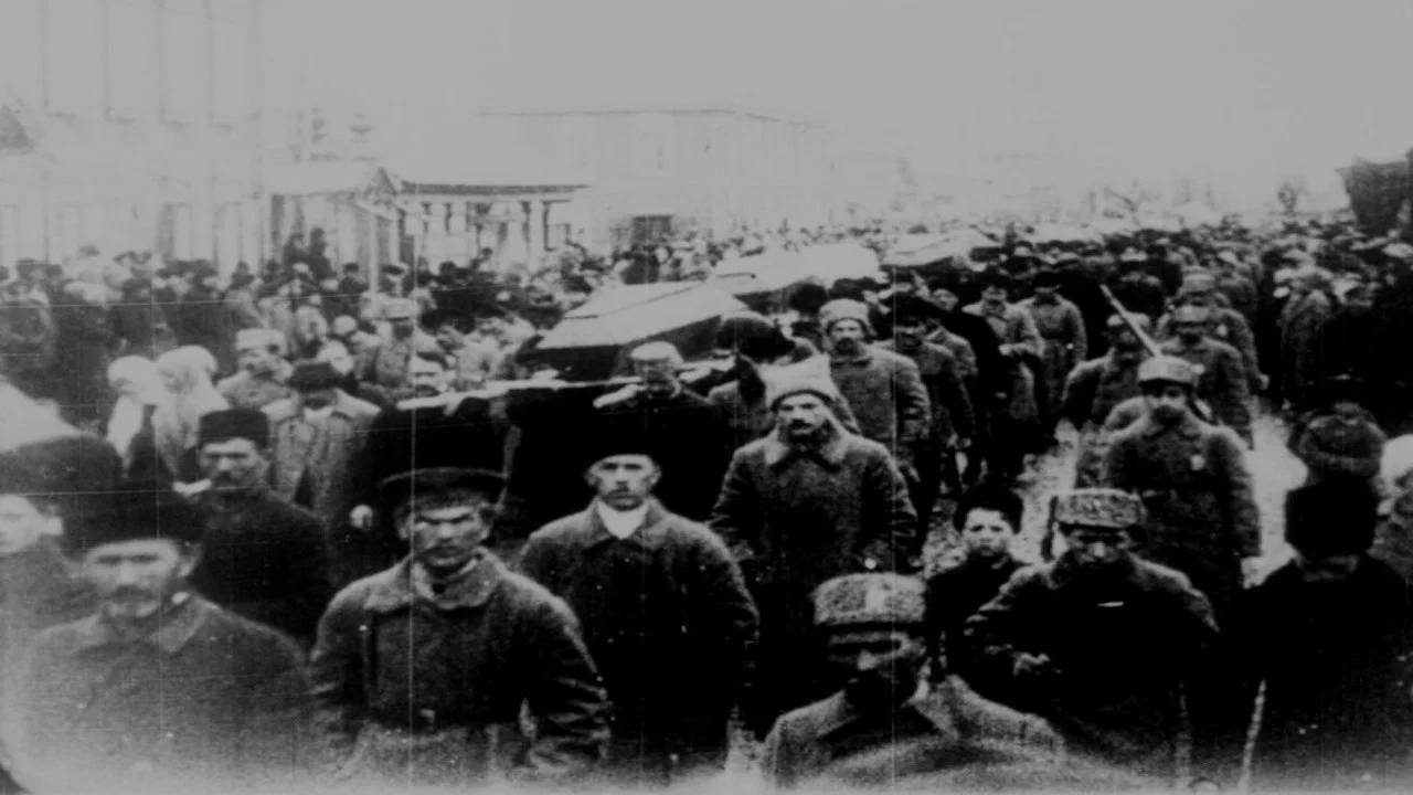 Кино-Правда № 13: Октябрьская правда. Вчера, сегодня, завтра. Кинопоэма, посвященная Октябрьским торжествам - 剧照