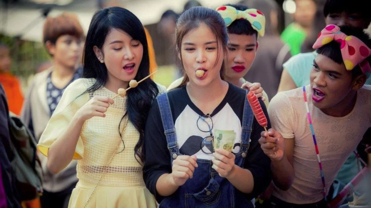อ้อมกอดเขมราฐ - 剧照