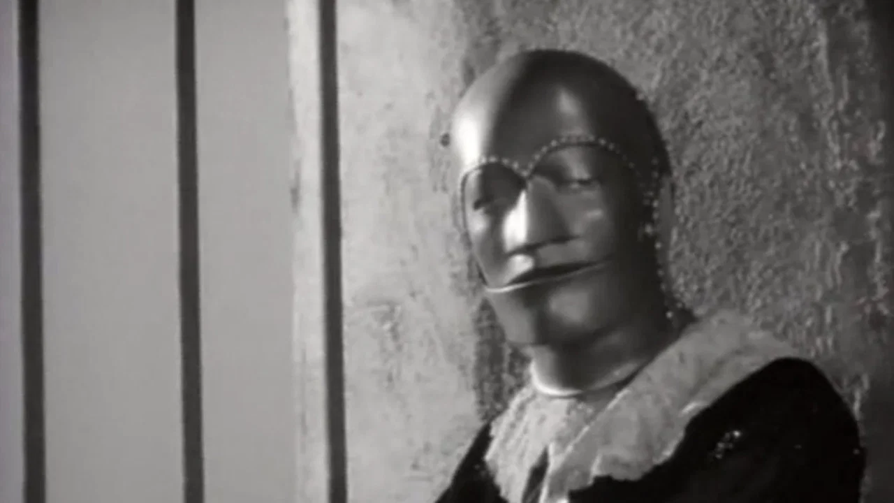 The Face Behind the Mask - 剧照