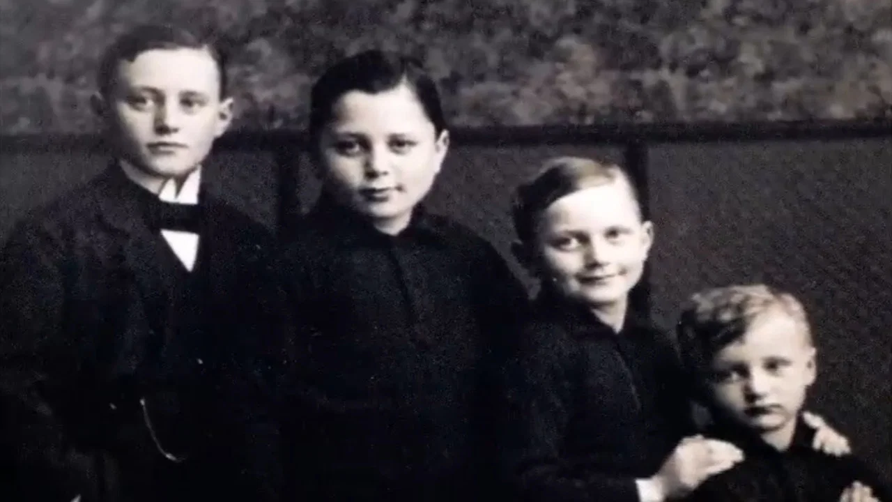 Secret Courage: The Walter Suskind Story - 剧照