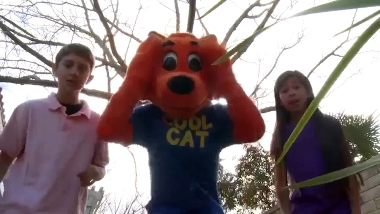 Cool Cat Finds a Gun - 剧照