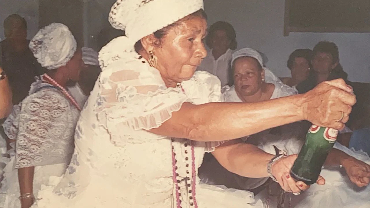 V&oacute; em Duas Dimens&otilde;es: Mem&oacute;rias, Imagens e Relatos da F&eacute; - 剧照