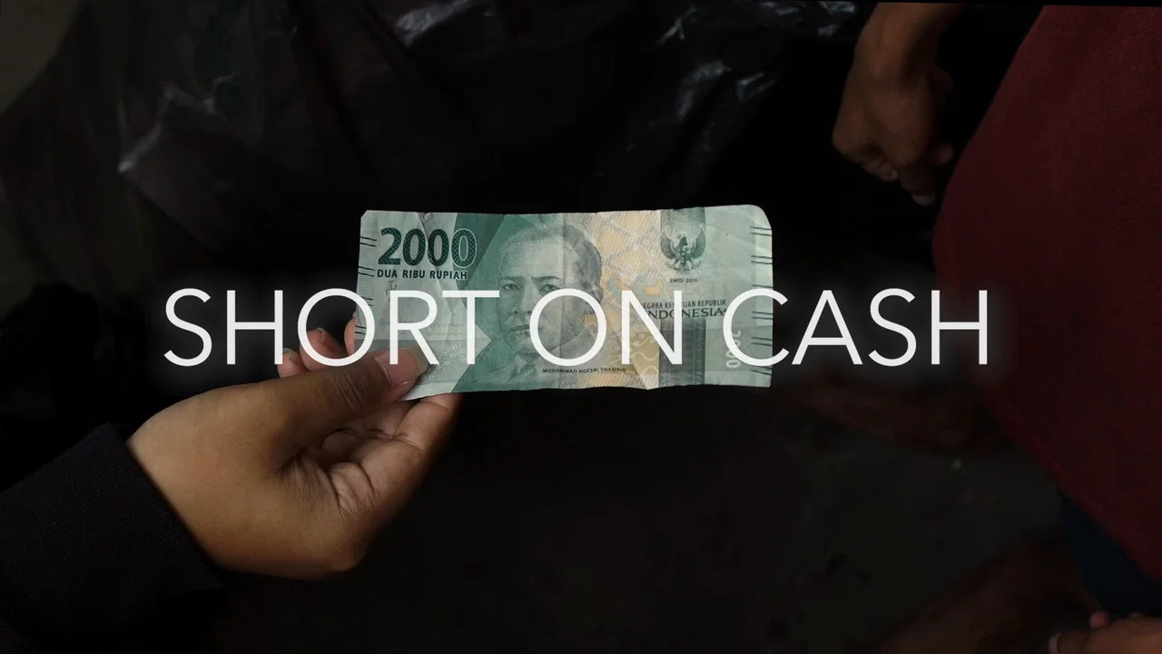 Short on Cash - 剧照