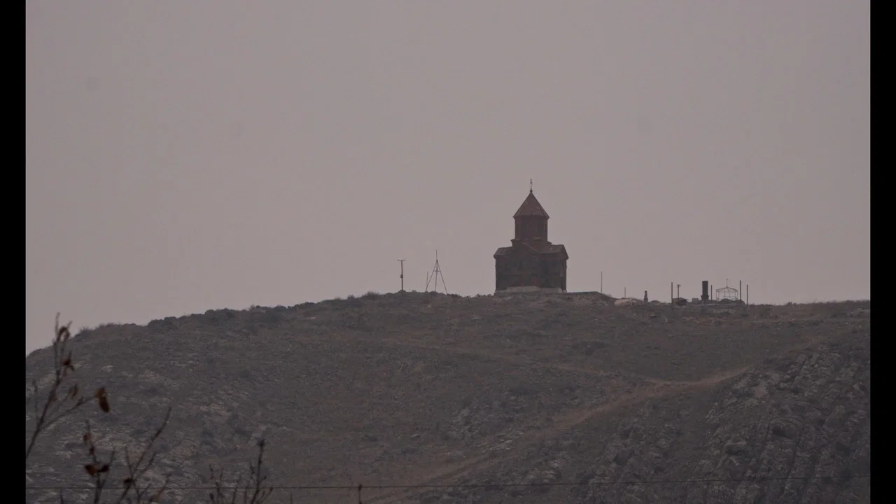 Վիրապ - 剧照
