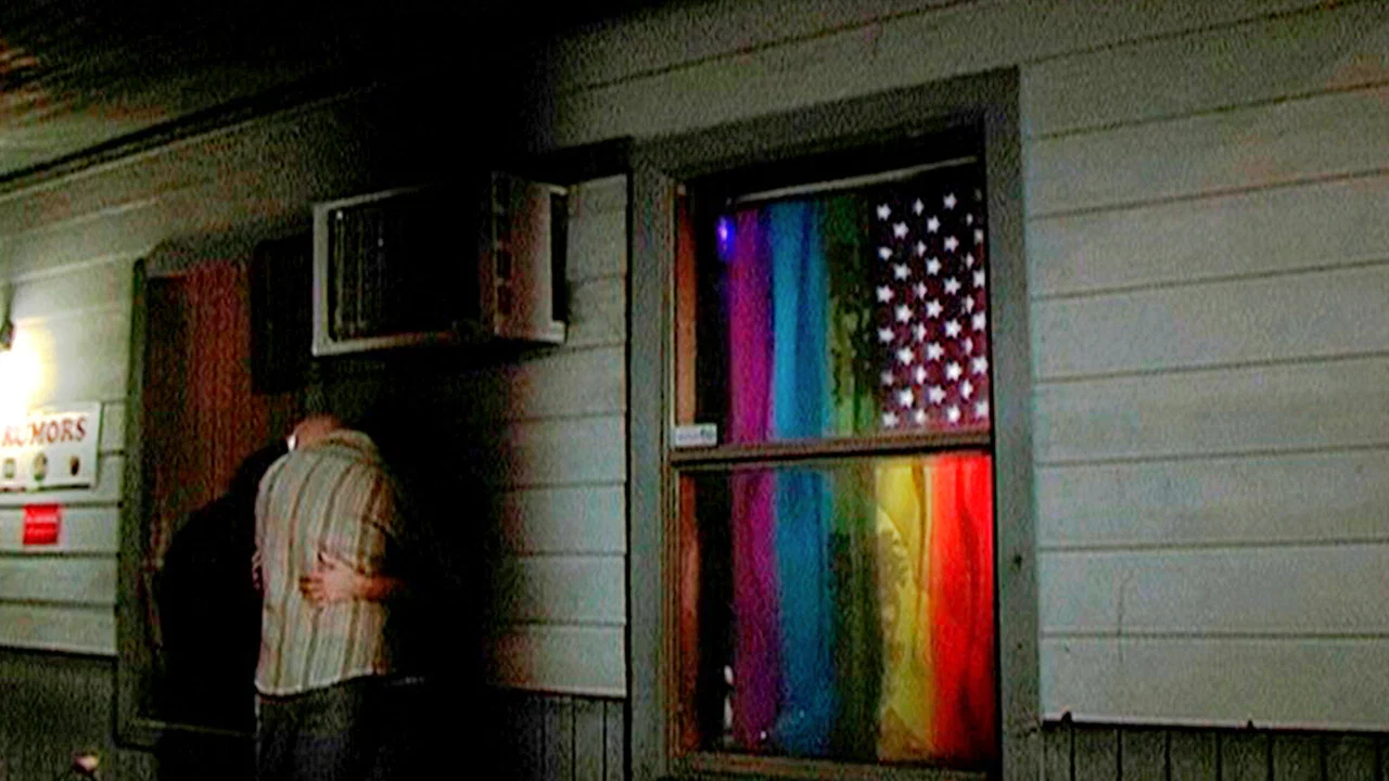 Small Town Gay Bar - 剧照