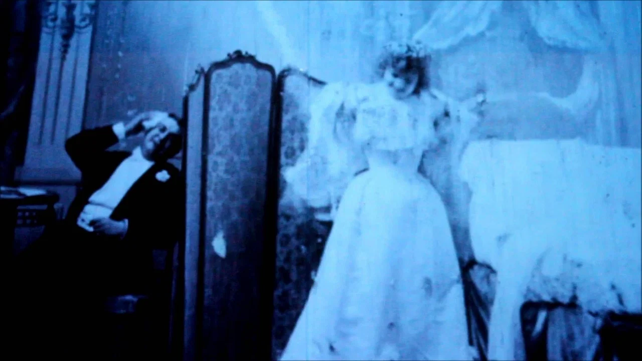Le Coucher de la Mari&eacute;e - 剧照