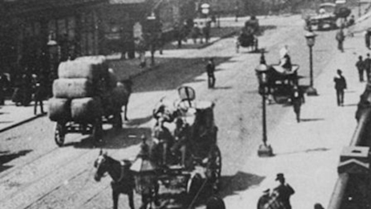 Traffic Crossing Leeds Bridge - 剧照