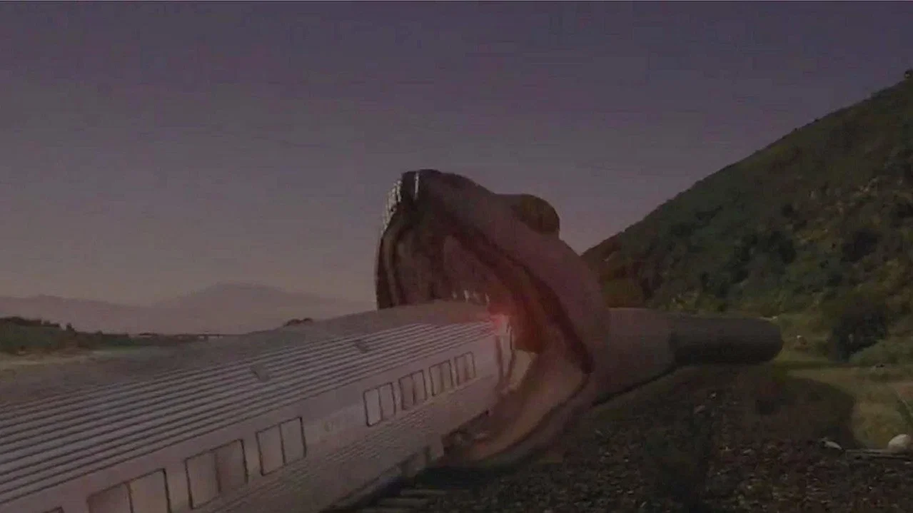Snakes on a Train - 剧照
