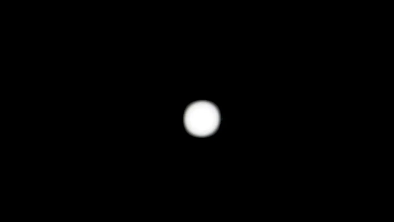 Pale Dot - 剧照