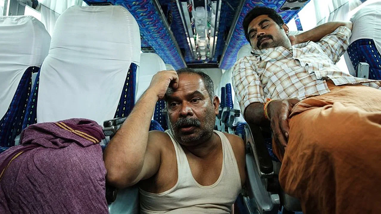 ആഭാസം - 剧照