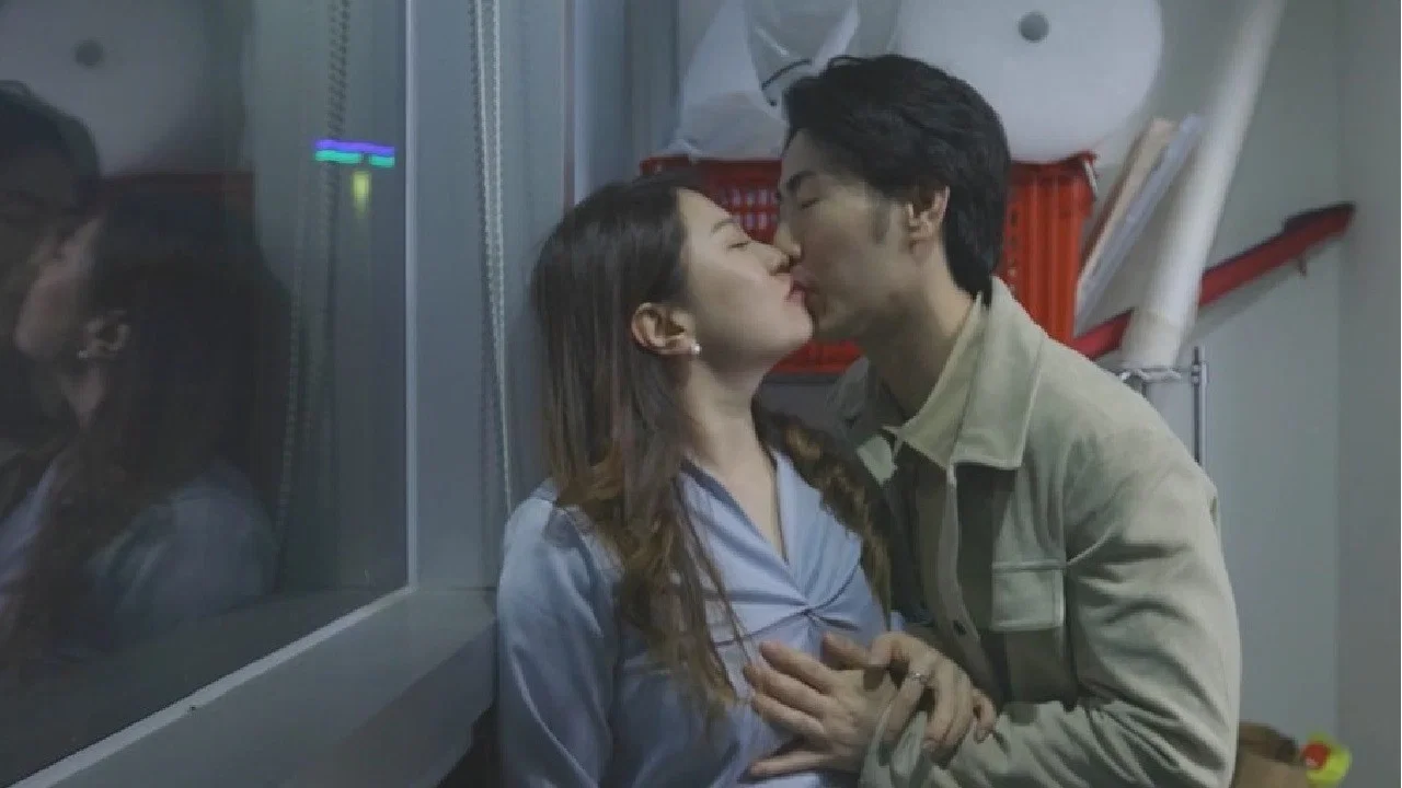 新进女职员：出差 - 剧照