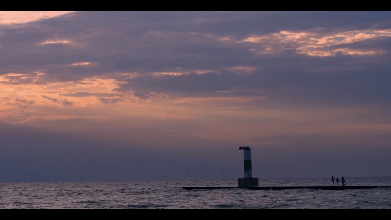 It's Storming on the Lake - 剧照