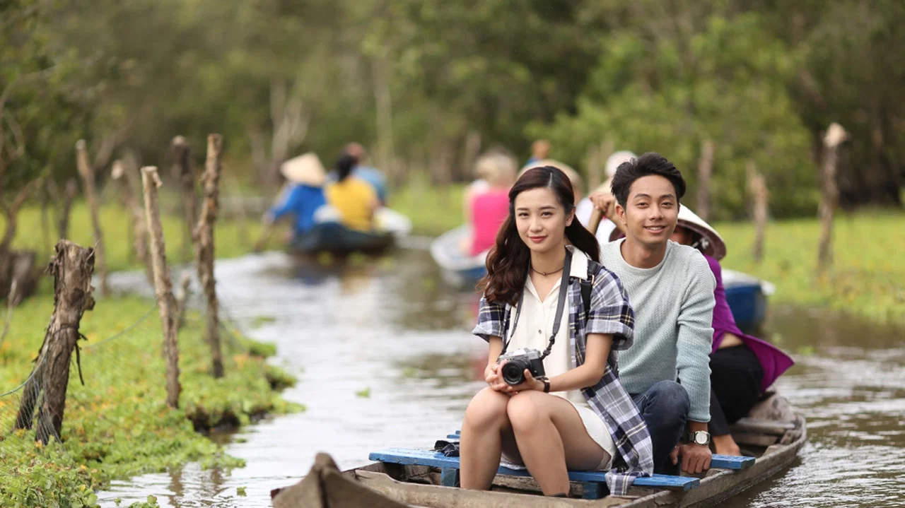 Cho Em Gần Anh Th&ecirc;m Ch&uacute;t Nữa - 剧照