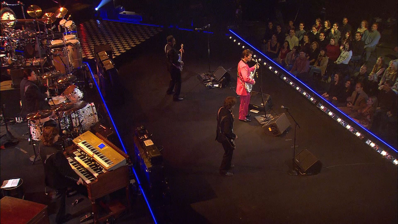 Chris Isaak: Live in Concert and Greatest Hits Live Concert - 剧照