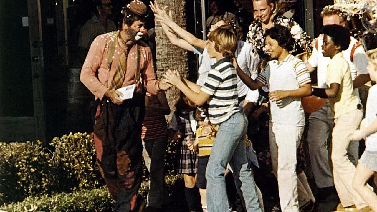 Hardly Working - 剧照