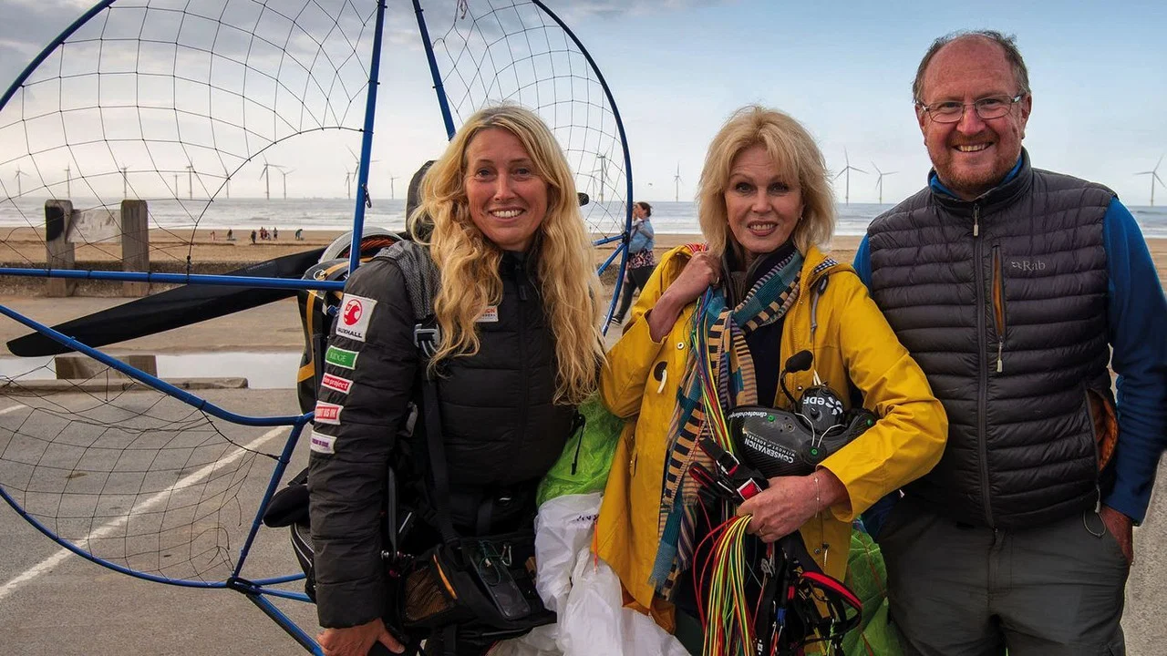 Joanna Lumley and the Human Swan - 剧照