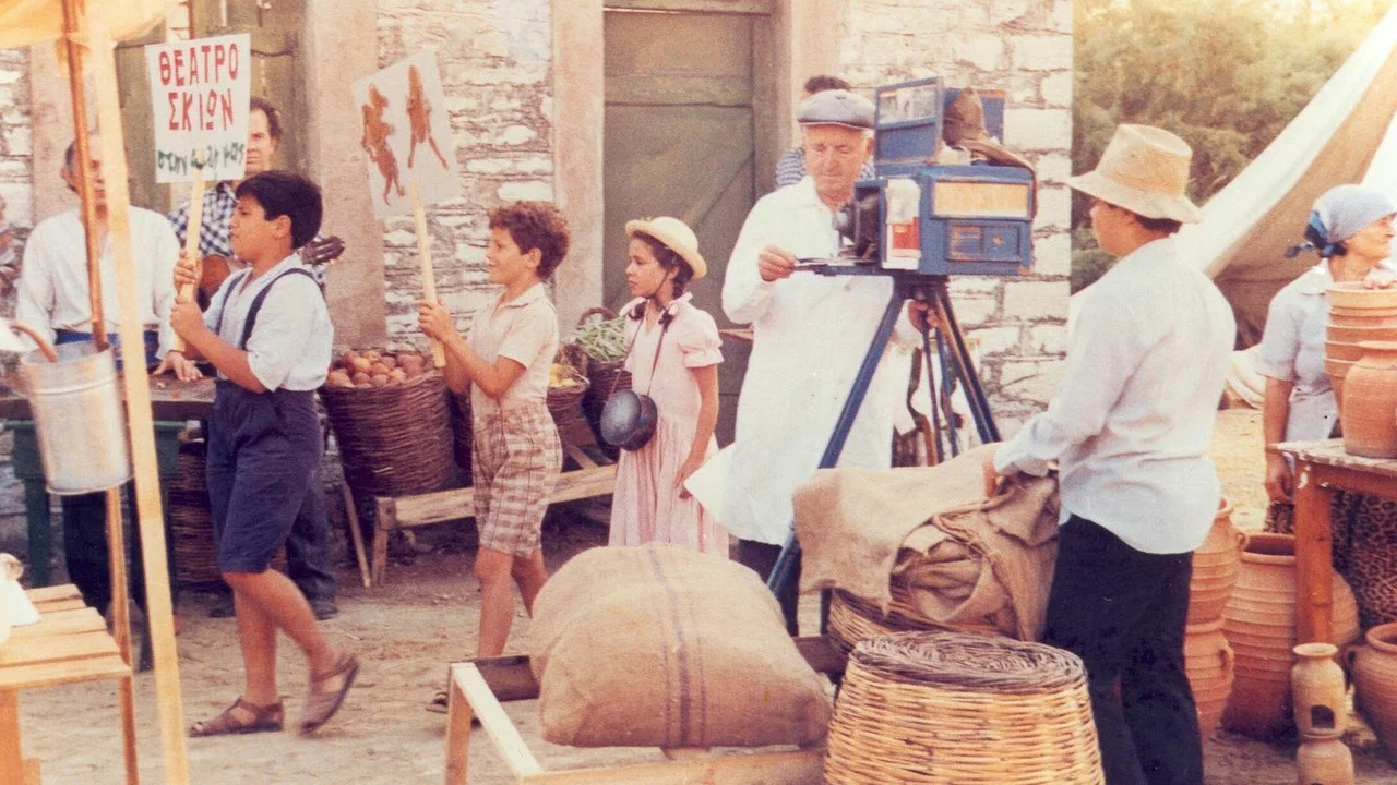 &Tau;&alpha; &delta;&epsilon;&lambda;&phi;&iota;&nu;ά&kappa;&iota;&alpha; &tau;&omicron;&upsilon; &Alpha;&mu;&beta;&rho;&alpha;&kappa;&iota;&kappa;&omicron;ύ - 剧照