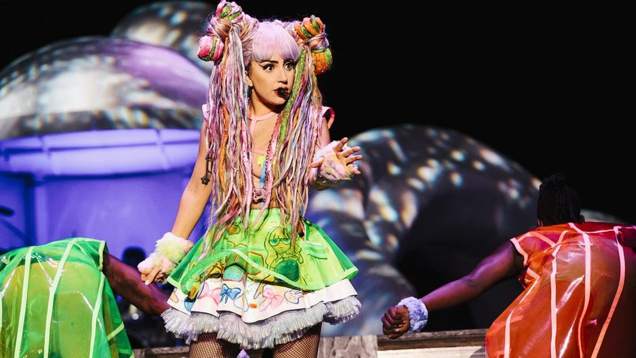 Lady Gaga：艺术流行巡回演唱会巴黎站 - 剧照