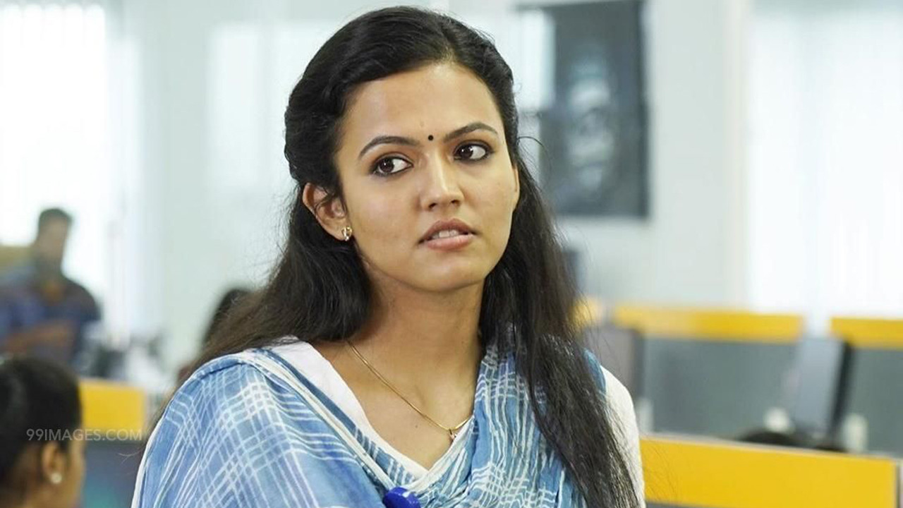 മനോഹരം - 剧照
