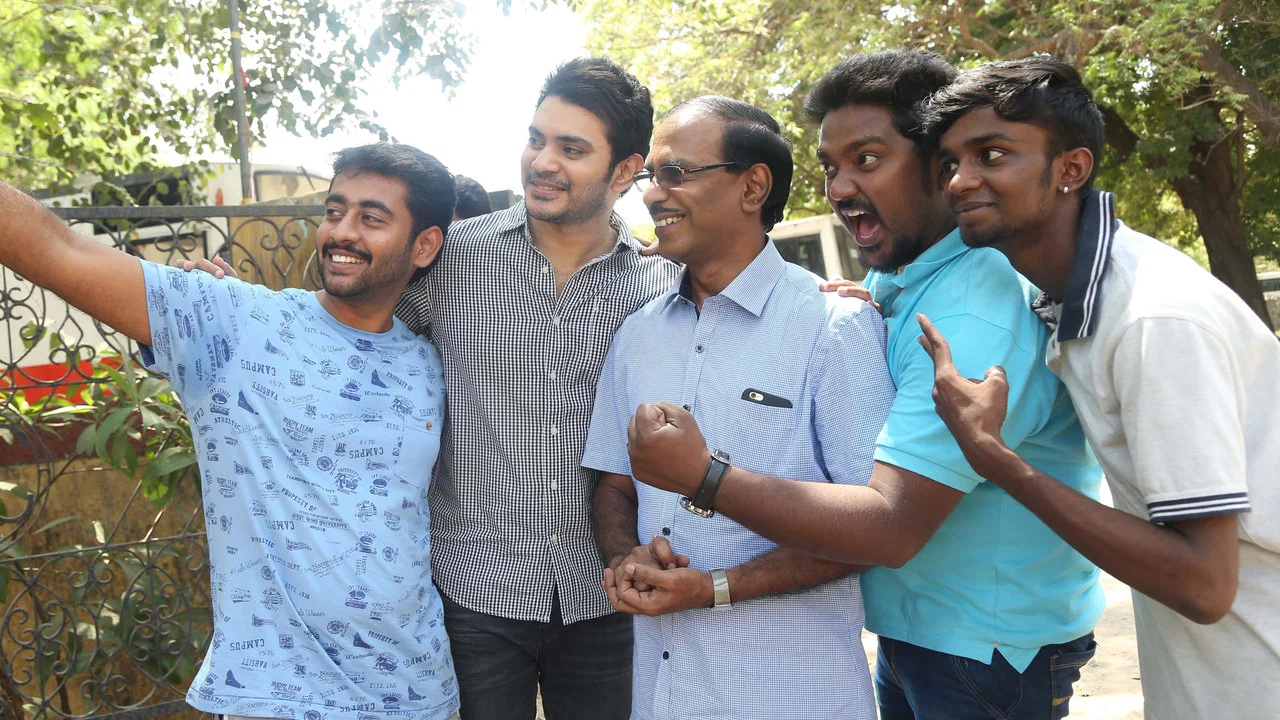 ஆளுக்கு பாதி 50/50 - 剧照