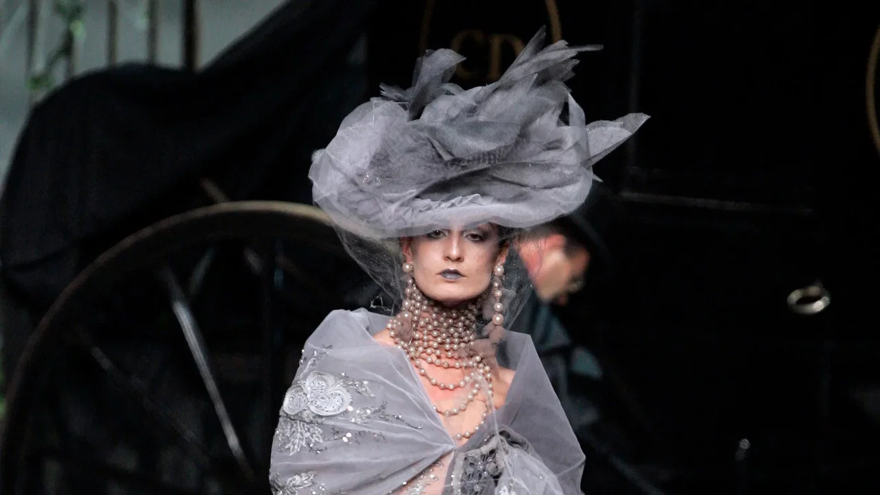 The Secret World of Haute Couture - 剧照
