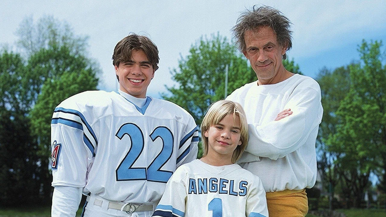 Angels in the Endzone - 剧照