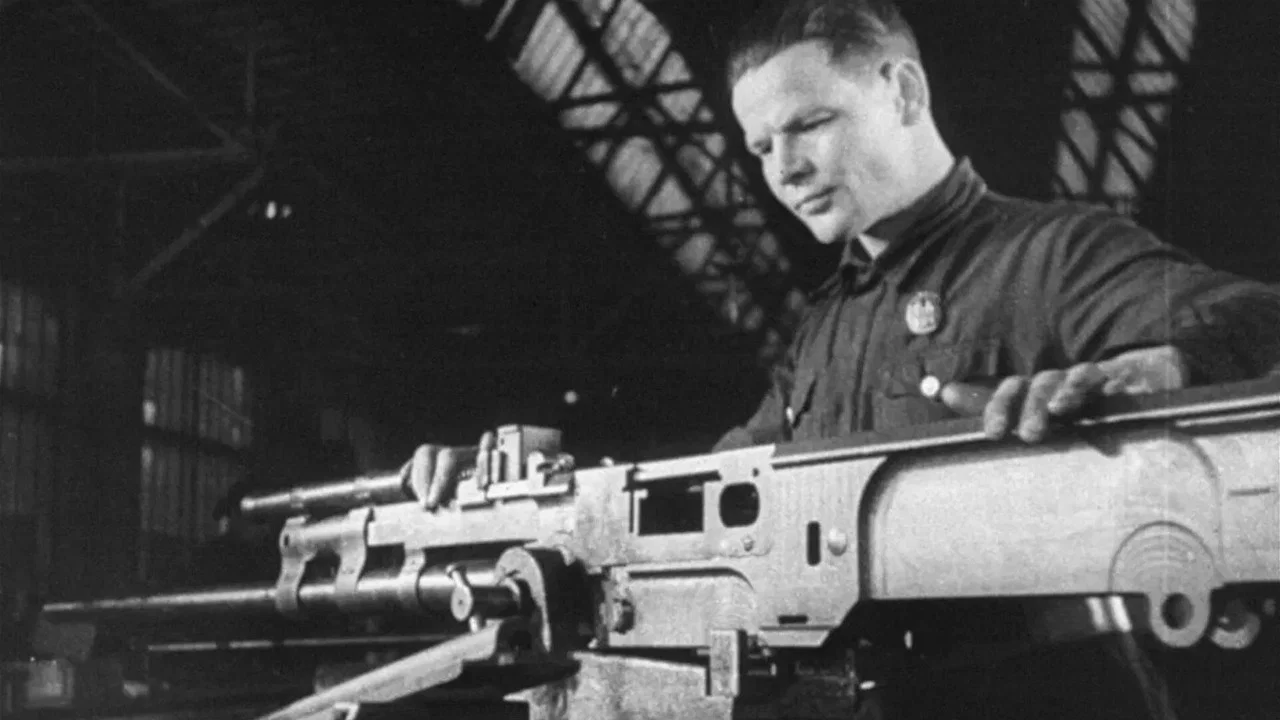 Les Usines de Staline face aux arm&eacute;es d'Hitler - 剧照