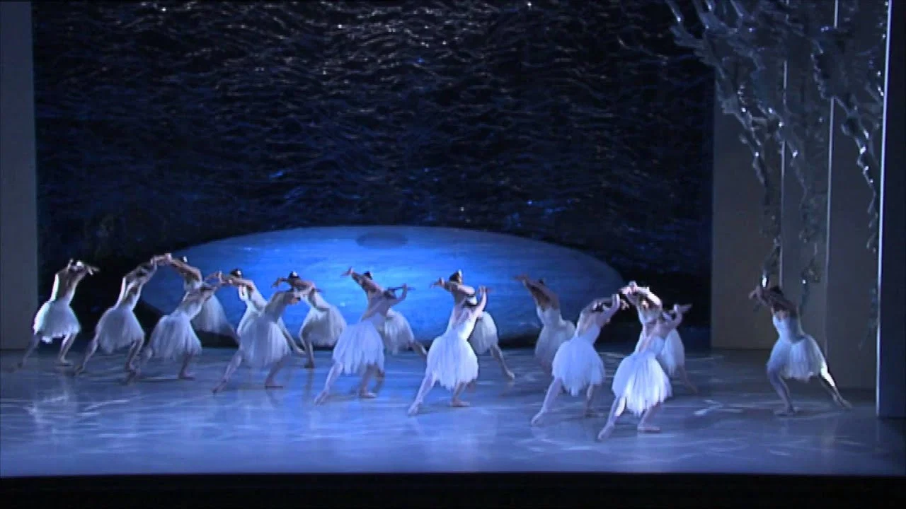 Graeme Murphy's Swan Lake - 剧照