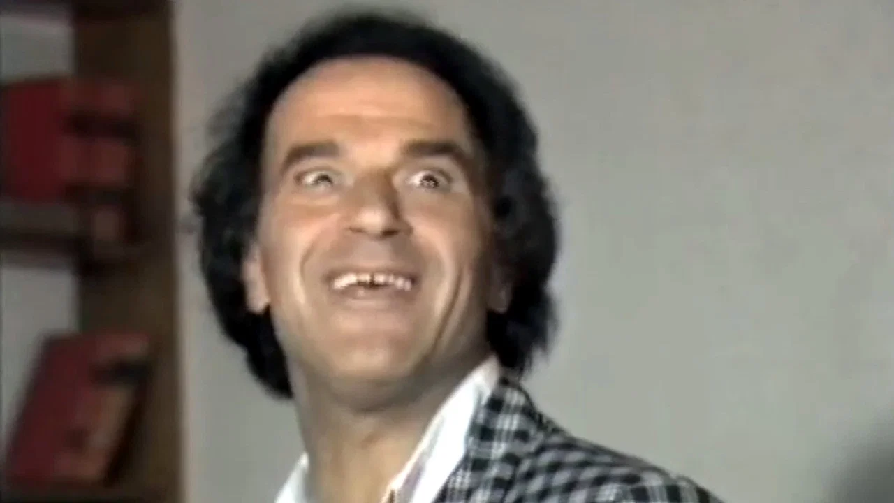 Έ&nu;&alpha;&sigmaf; &epsilon;&iota;&sigma;&alpha;&gamma;ό&mu;&epsilon;&nu;&omicron;&sigmaf; &mu;&pi;&epsilon;&mu;&pi;έ&sigmaf; - 剧照