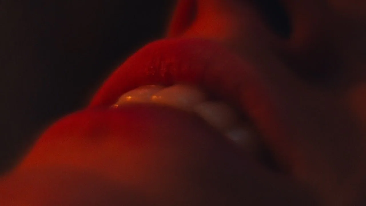 Please Carry On - 剧照