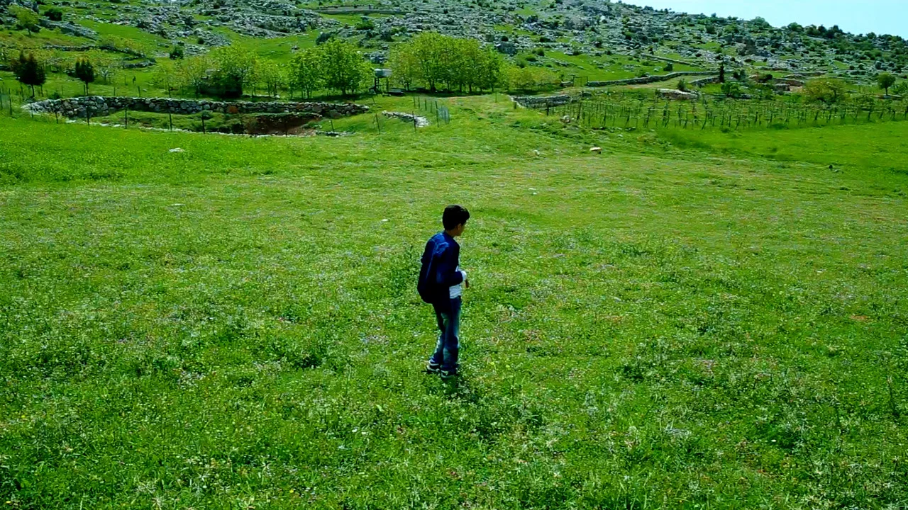 على بُعد أمتار - 剧照