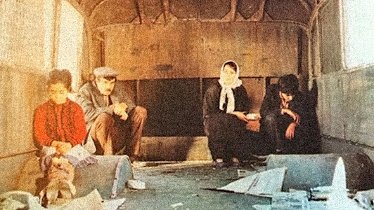 Bir Avu&ccedil; Cennet - 剧照