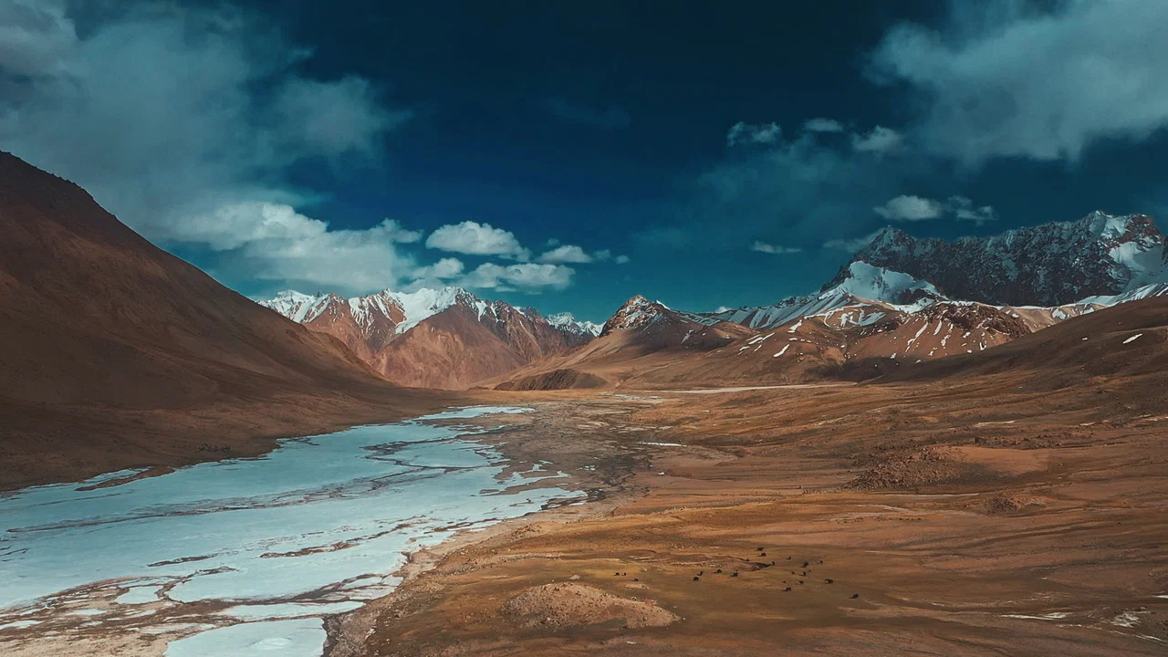 A Cry From The Mountains - 剧照