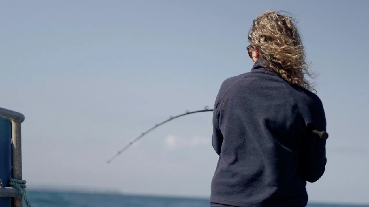 She Fishes - 剧照