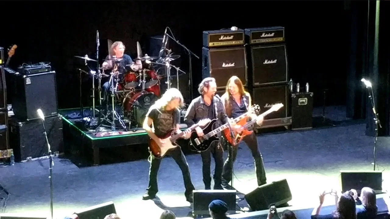 Winger Live - 剧照