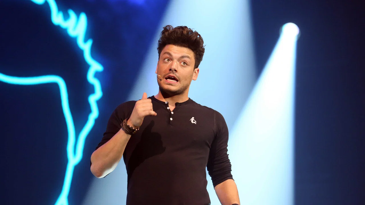 Kev Adams - Voil&agrave; Voil&agrave; - 剧照
