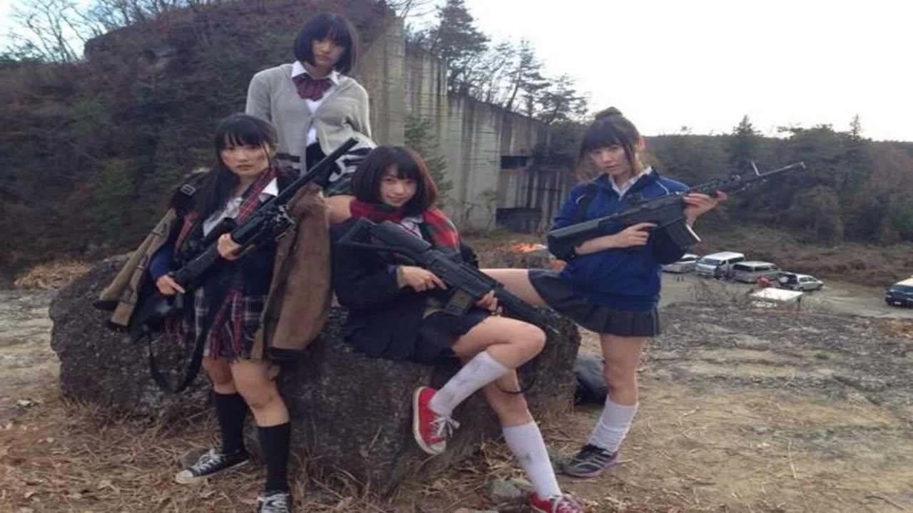鐘が鳴りし、少女達は銃を撃つ - 剧照