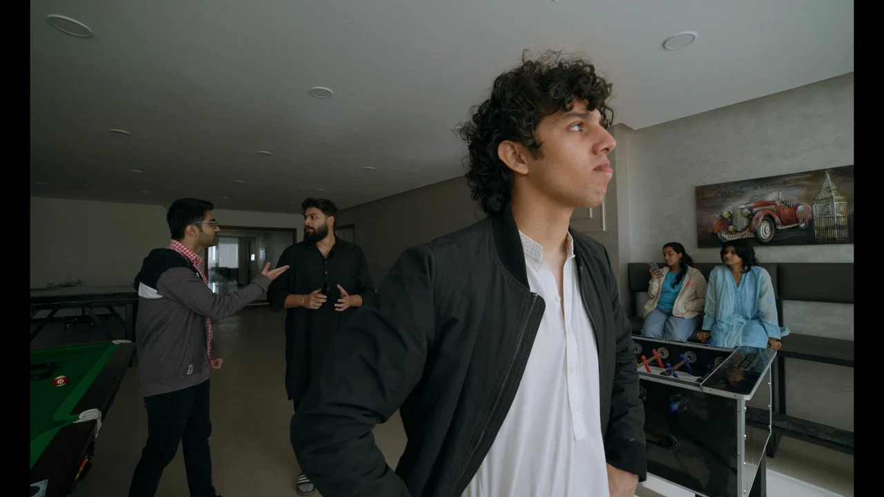 Apna Kya Lena Dena - 剧照
