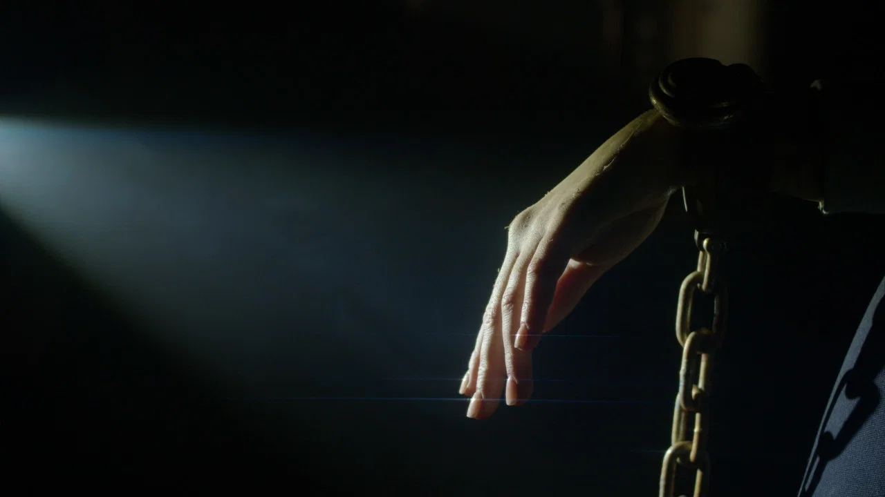 Hold - 剧照