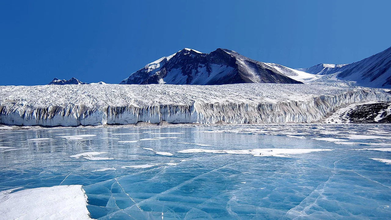 Antarctica: Journey into the White Desert - 剧照