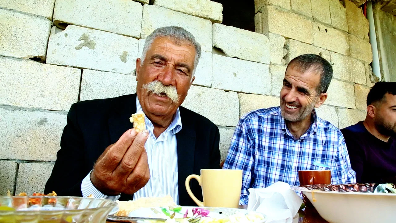 على بُعد أمتار - 剧照
