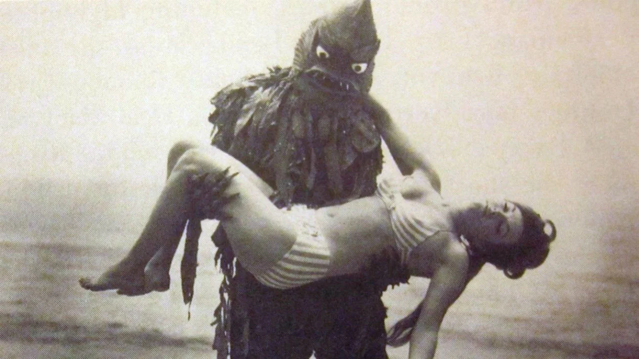 The Beach Girls and the Monster - 剧照