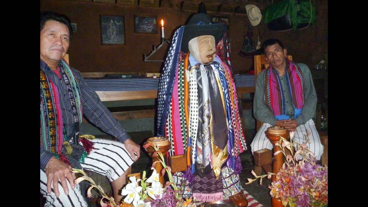 Maxim&oacute;n - santo o diablo - 剧照