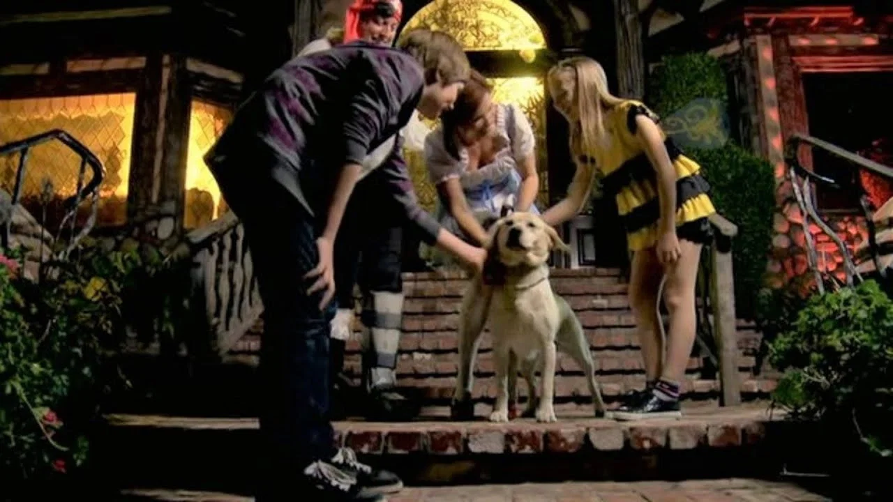 The Dog Who Saved Halloween - 剧照
