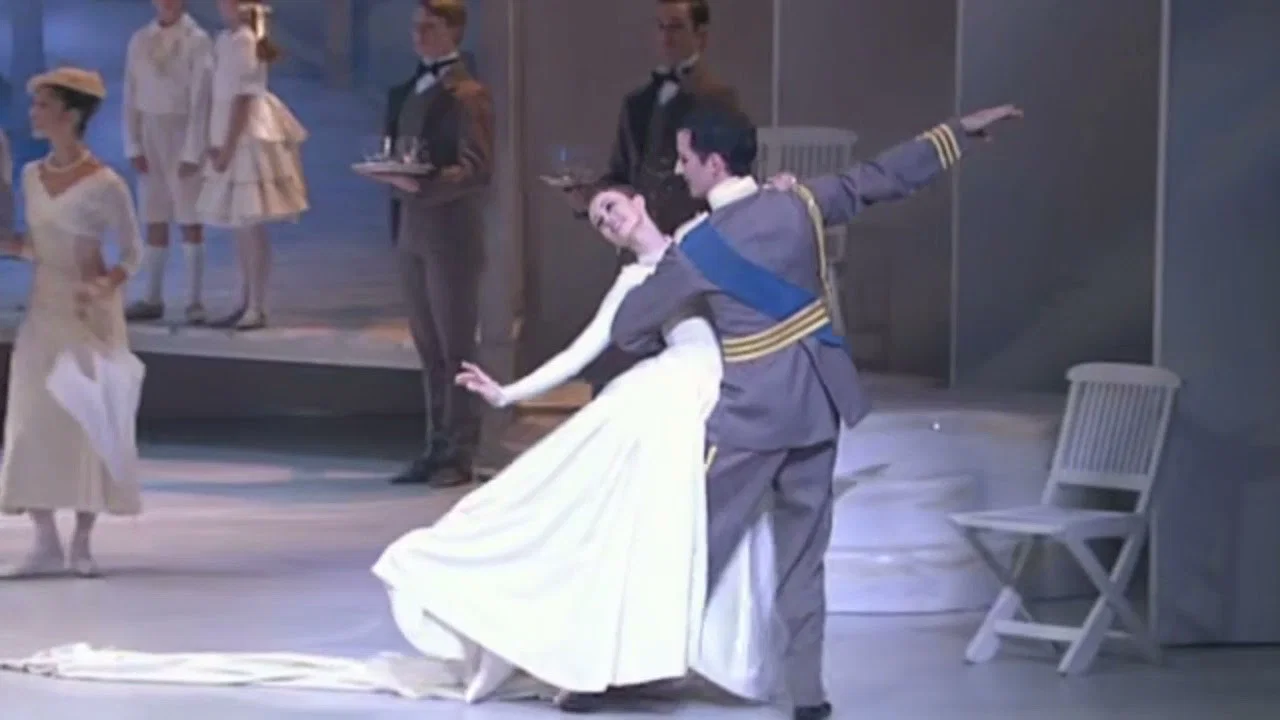 Graeme Murphy's Swan Lake - 剧照
