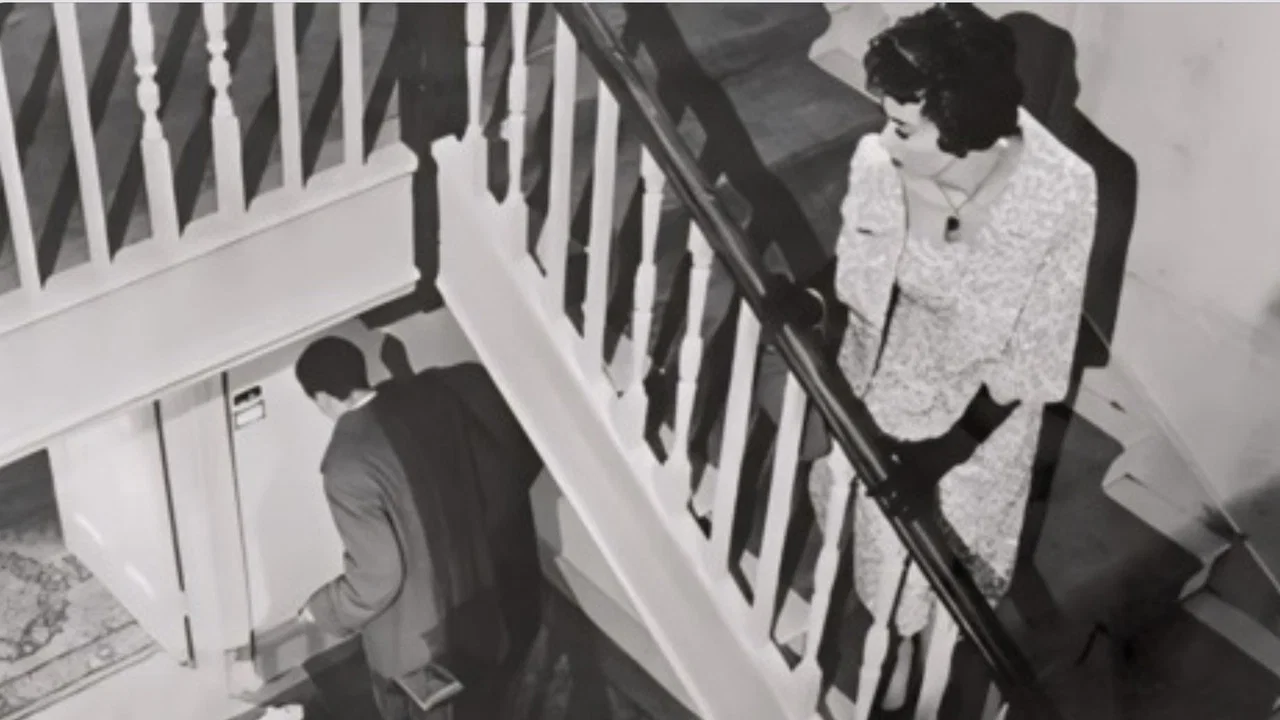 Moment of Indiscretion - 剧照