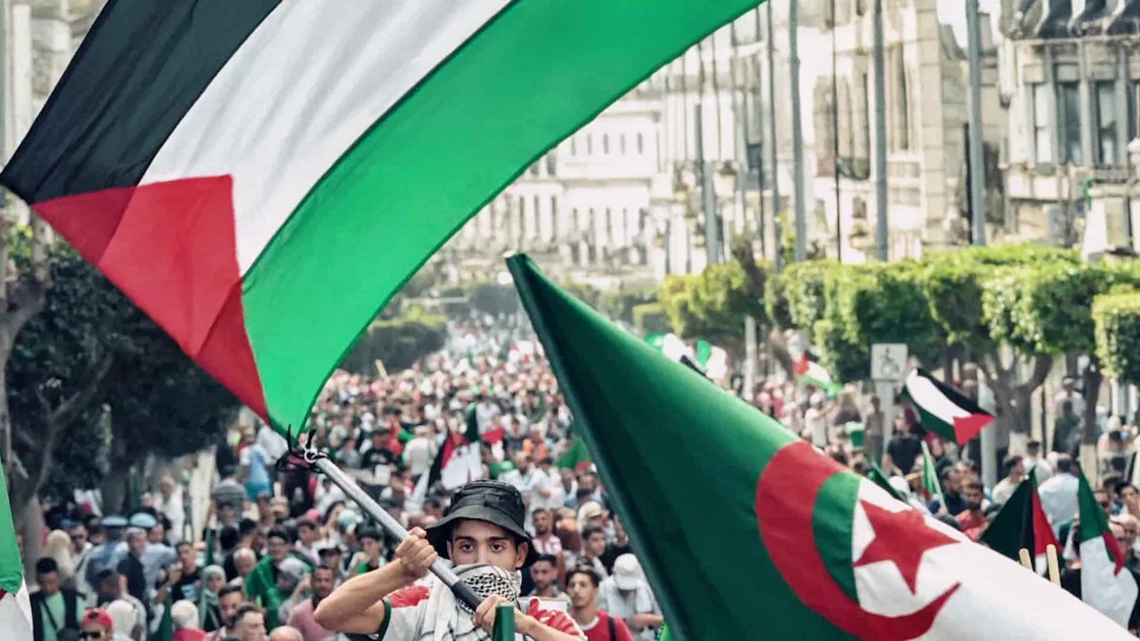 Deux Vies Pour l'Alg&eacute;rie Et Tous Les Damn&eacute;s De La Terre - 剧照