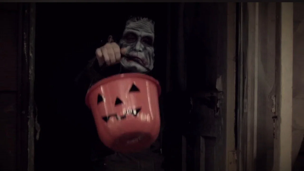 3 Dead Trick or Treaters - 剧照
