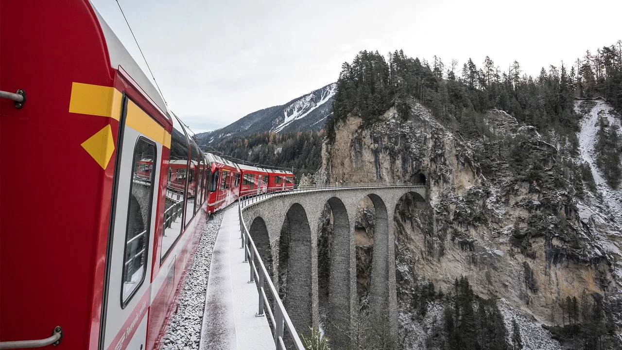 Alpine Train at Christmas - 剧照